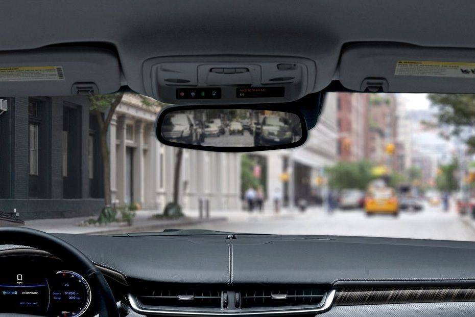 Cadillac XTS photo